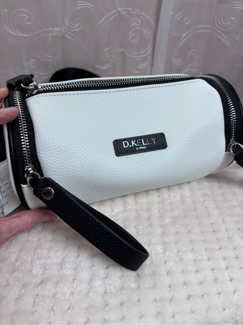 D.Kelly Japan White and Black Pebble Leather Shoulder Bag